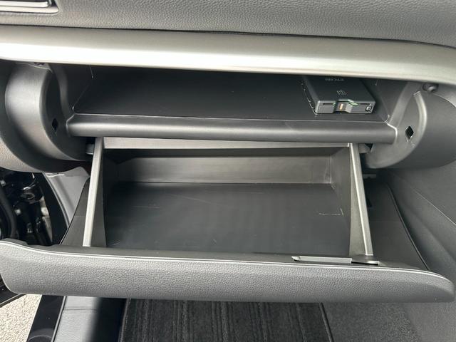 エクリプスクロスPHEV P 元試乗車 電気温水式ヒーター スマホ連携ナビ 全方位モニター ETC2.0 マイパイロット 衝突被害軽減ブレーキ 後側方車両検知警報システム 電動シート 電動リヤゲート オートマチックハイビーム(63枚目)