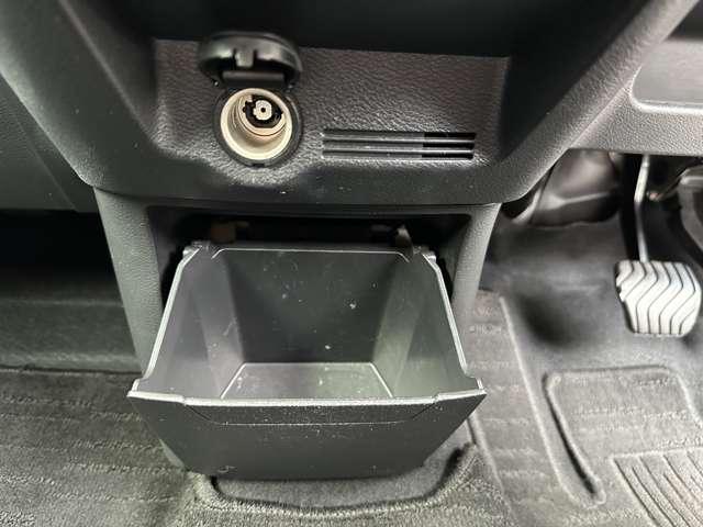 eKクロス G ワンオーナー メモリーナビ 全方位モニター ETC マイパイロット 衝突被害軽減ブレーキ 踏み間違い防止装置 パーキングセンサー シートヒーター オートマチックハイビーム デジタルルームミラー(43枚目)