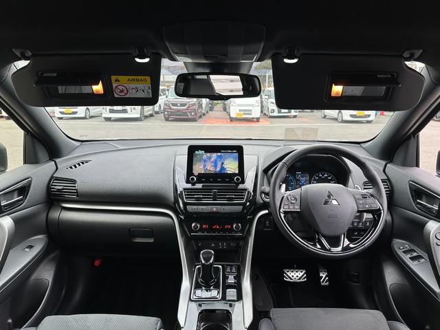 エクリプスクロスＰＨＥＶ ブラックエディション　元試乗車　電気温水式ヒーター　電動シート　スマホ連携ナビ　全周囲カメラ　ＥＴＣ　マイパイロット　衝突被害軽減ブレーキ　後側方車両検知警報システム　電動リヤゲート　シートヒーター　スマートキー（4枚目）