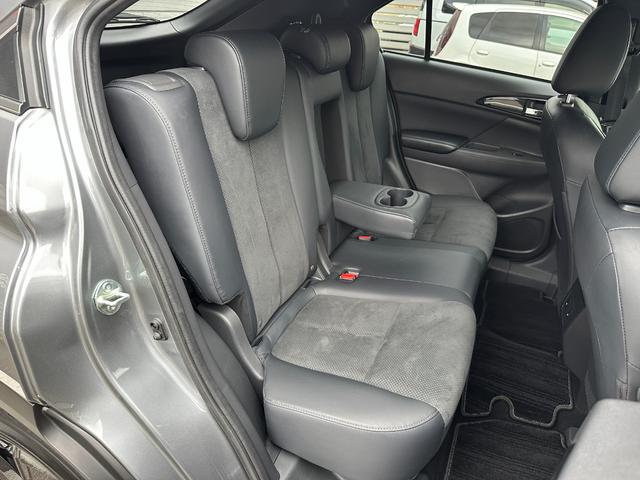エクリプスクロスＰＨＥＶ ブラックエディション　元試乗車　電気温水式ヒーター　電動シート　スマホ連携ナビ　全周囲カメラ　ＥＴＣ　マイパイロット　衝突被害軽減ブレーキ　後側方車両検知警報システム　電動リヤゲート　シートヒーター　スマートキー（6枚目）