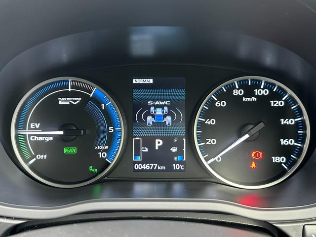 エクリプスクロスＰＨＥＶ ブラックエディション　元試乗車　電気温水式ヒーター　電動シート　スマホ連携ナビ　全周囲カメラ　ＥＴＣ　マイパイロット　衝突被害軽減ブレーキ　後側方車両検知警報システム　電動リヤゲート　シートヒーター　スマートキー（7枚目）