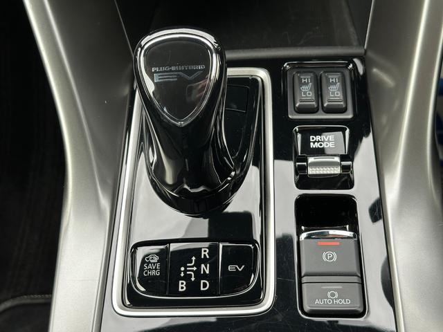 エクリプスクロスＰＨＥＶ ブラックエディション　元試乗車　電気温水式ヒーター　電動シート　スマホ連携ナビ　全周囲カメラ　ＥＴＣ　マイパイロット　衝突被害軽減ブレーキ　後側方車両検知警報システム　電動リヤゲート　シートヒーター　スマートキー（11枚目）