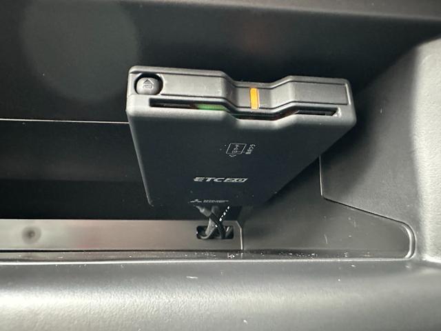 エクリプスクロスＰＨＥＶ ブラックエディション　元試乗車　電気温水式ヒーター　電動シート　スマホ連携ナビ　全周囲カメラ　ＥＴＣ　マイパイロット　衝突被害軽減ブレーキ　後側方車両検知警報システム　電動リヤゲート　シートヒーター　スマートキー（47枚目）