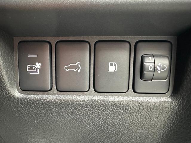 エクリプスクロスＰＨＥＶ ブラックエディション　元試乗車　電気温水式ヒーター　電動シート　スマホ連携ナビ　全周囲カメラ　ＥＴＣ　マイパイロット　衝突被害軽減ブレーキ　後側方車両検知警報システム　電動リヤゲート　シートヒーター　スマートキー（48枚目）