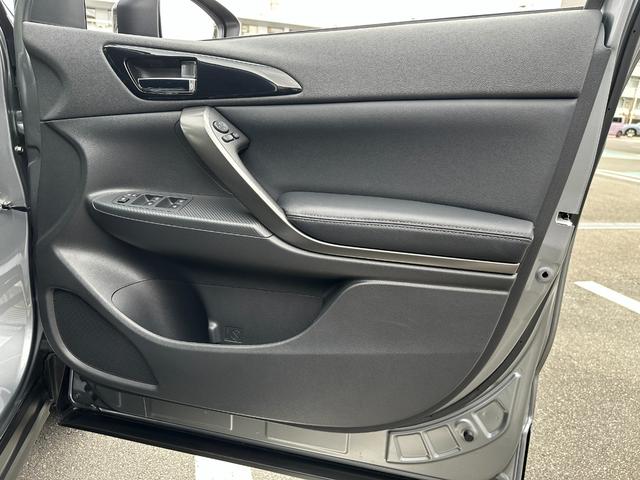 エクリプスクロスＰＨＥＶ ブラックエディション　元試乗車　電気温水式ヒーター　電動シート　スマホ連携ナビ　全周囲カメラ　ＥＴＣ　マイパイロット　衝突被害軽減ブレーキ　後側方車両検知警報システム　電動リヤゲート　シートヒーター　スマートキー（65枚目）