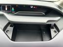運転席からすぐ手が届くところにあるのでよく使う小物類を入れておくと便利!