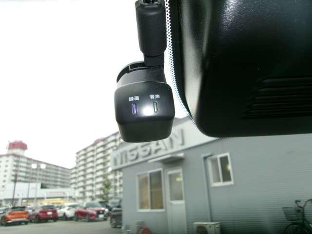 オーラ １．２　Ｇ　コネクトナビＴＶ＋＋ＥＴＣ２．０＋ＳＯＳコール　自動（被害軽減）ブレーキ　ＬＥＤ　ＬＫＡ　　ＥＴＣ２．０　前後ドライブレコーダー　カーテンエアバッグ　イモビライザー　アルミホイール　インテリジェントキー　　ワンオーナー　ナビＴＶ（8枚目）