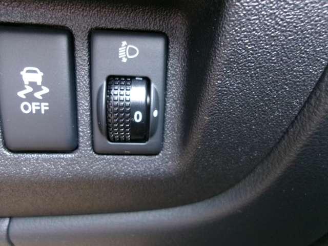 マーチ 1.2 X Vセレクション メモリーナビTV バックモニター ナビ ドラレコ 盗難防止装置 スマートキー オートエアコン キーフリー アイドリングストップ Wエアバック ワンオーナー ABS パワーウィンドウ パワーステアリング メモリーナビ 運転席エアバッグ(11枚目)