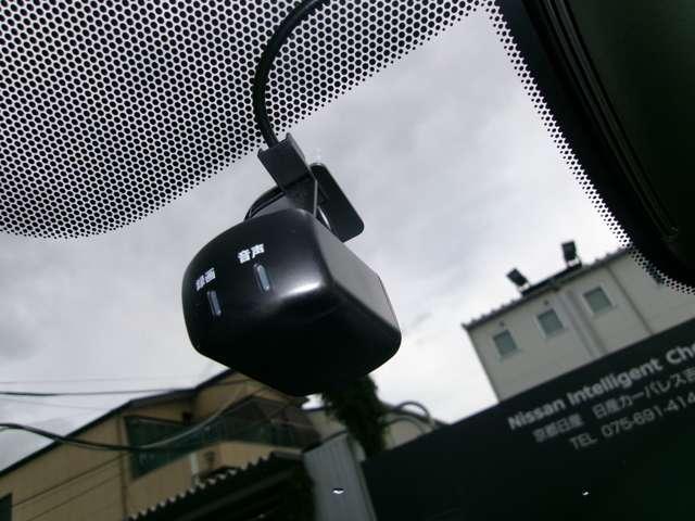 セレナ ２．０　ハイウェイスター　Ｖ　メモリーナビＴＶ　後席モニター　サイドエアバッグ　アラウンドビュ－　１オナ　アルミ　衝突被害軽減　ＬＤＰ　エアバッグ　両側オートスライドドア　ＬＥＤライト　インテリジェントキー　サイドカメラ　メモリーナビ　アイドリングストップ（8枚目）