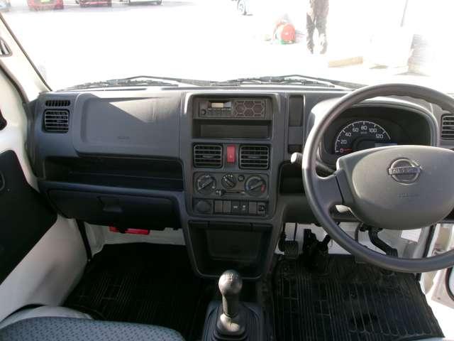 NT100クリッパートラック 660 DX 4WD 4WD 5速マニュアル車 エアコン パワステ Wエアバッグ ワンオーナー車 運転席エアバック PS 4WD エアコンパワステ ABS 寒冷地仕様(3枚目)