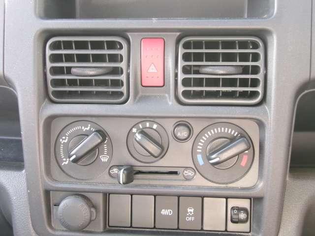NT100クリッパートラック 660 DX 4WD 4WD 5速マニュアル車 エアコン パワステ Wエアバッグ ワンオーナー車 運転席エアバック PS 4WD エアコンパワステ ABS 寒冷地仕様(7枚目)