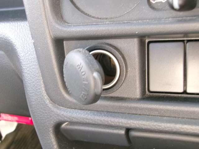 NT100クリッパートラック 660 DX 4WD 4WD 5速マニュアル車 エアコン パワステ Wエアバッグ ワンオーナー車 運転席エアバック PS 4WD エアコンパワステ ABS 寒冷地仕様(12枚目)