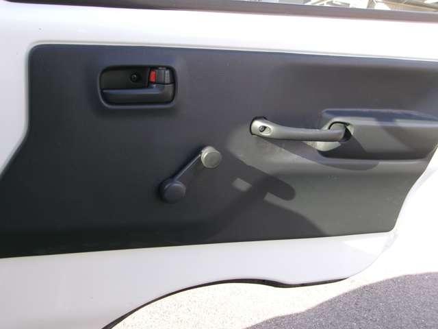 NT100クリッパートラック 660 DX 4WD 4WD 5速マニュアル車 エアコン パワステ Wエアバッグ ワンオーナー車 運転席エアバック PS 4WD エアコンパワステ ABS 寒冷地仕様(19枚目)