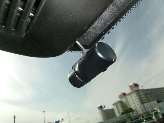 オーラ 1.2 G 90周年記念車 コネクトナビTV+通信ユニット+ETC2.0+SOSコ アラウンドモニ LED スマートキー 衝突軽減ブレーキ 禁煙車 オートエアコン アルミ メモリーナビ ドラレコ バックカメラ サイドカメラ キーレス アイドリングストップ ETC レーダークルーズ(9枚目)