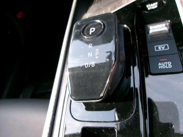 オーラ 1.2 G 90周年記念車 コネクトナビTV+通信ユニット+ETC2.0+SOSコ アラウンドモニ LED スマートキー 衝突軽減ブレーキ 禁煙車 オートエアコン アルミ メモリーナビ ドラレコ バックカメラ サイドカメラ キーレス アイドリングストップ ETC レーダークルーズ(17枚目)