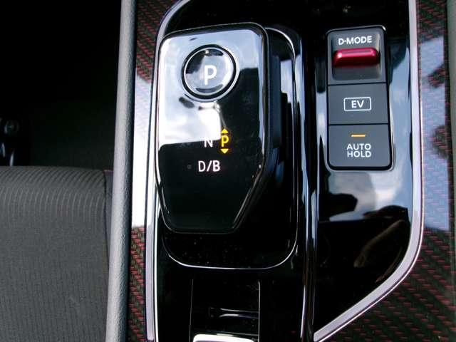 オーラ 1.2 NISMO 日産コネクトナビ+通信ユニット+SOSコール+ カーテンエアバッグ エマブレ インテリキー ETC ドラレコ 車線逸脱警報 ワンセグ キーフリーシステム ダブルエアバック アルミホイール 運転席エアバッグ メモリーナビ アイドリングストップ ABS(12枚目)