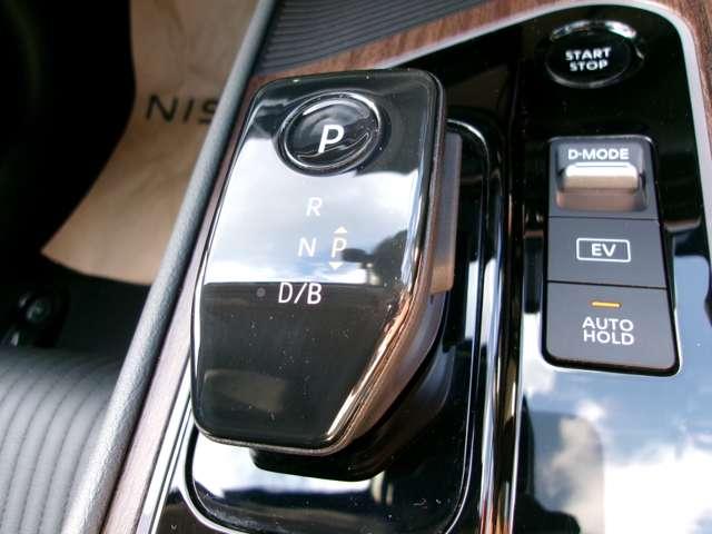 オーラ 1.2 G レザーエディション アラウンドモニター メモリーナビ ワンオーナ 追突防止 本革 車線逸脱警報装置 LED ドライブレコーダー 盗難防止 バックモニター ETC インテリジェントキー メモリーナビゲーション AW キーレスエントリー オートエアコン(11枚目)