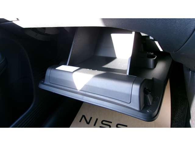 ノート １．２　Ｘ　メモリーナビＴＶ　バックモニター　メモリーナビＴＶ　リアカメラ　衝突被害軽減ブレ－キ　ＥＴＣ付　レーンアシスト　インテリジェントキー　ワンオーナー　前後ドラレコ　アイドリングストップ　盗難防止システム　　サイドカーテンエアバック（20枚目）