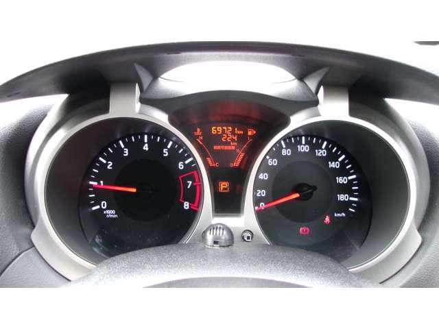 ジューク １５ＲＸ　Ｖセレクション　ドレスアップ　メモリーナビＴＶ　メモリーナビＴＶ（ＭＭ３１６Ｄ－Ｗ）アラウンドビューモニター　インテリジェントキー　レーンキープ　盗難防止装置　オートエアコン　ドライブレコーダー　アルミホイール　アイドリングストップ（9枚目）