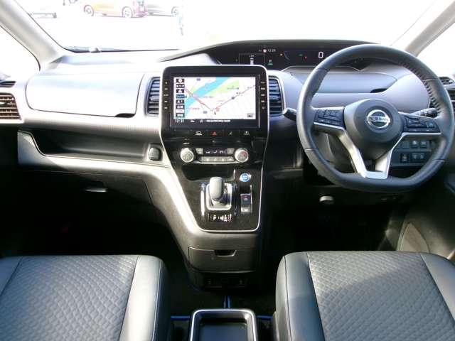 セレナ １．２　ｅ－ＰＯＷＥＲ　ハイウェイスター　Ｖ　後席モニター　メモリーナビＴＶ　３６０°カメラ　後席モニター　　エマジェンシーブレーキ　１オナ　スマキー　バックカメラ　ＬＥＤ　レーンアシスト　ＥＴＣ　ドラレコ　　イモビ　カーテンエアバック　オートエアコン（3枚目）