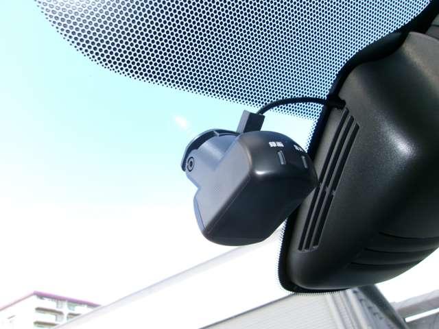 セレナ １．２　ｅ－ＰＯＷＥＲ　ハイウェイスター　Ｖ　後席モニター　メモリーナビＴＶ　３６０°カメラ　後席モニター　　エマジェンシーブレーキ　１オナ　スマキー　バックカメラ　ＬＥＤ　レーンアシスト　ＥＴＣ　ドラレコ　　イモビ　カーテンエアバック　オートエアコン（8枚目）