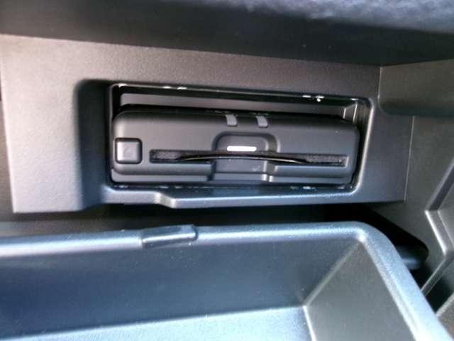 セレナ １．２　ｅ－ＰＯＷＥＲ　ハイウェイスター　Ｖ　後席モニター　メモリーナビＴＶ　３６０°カメラ　後席モニター　　エマジェンシーブレーキ　１オナ　スマキー　バックカメラ　ＬＥＤ　レーンアシスト　ＥＴＣ　ドラレコ　　イモビ　カーテンエアバック　オートエアコン（9枚目）