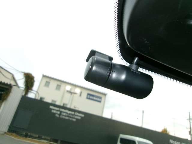 オーラ １．２　Ｇ　レザーエディション　コネクトナビＴＶ＋ＥＴＣ２．０＋ＳＯＳコール＋ワイヤレ　ワンオーナ　追突防止　レーダークルーズ　車線逸脱警報装置　ＬＥＤ　ドライブレコーダー　盗難防止　バックモニター　ＥＴＣ　インテリジェントキー　メモリーナビゲーション　ＡＷ　キーレスエントリー　ＡＢＳ（9枚目）