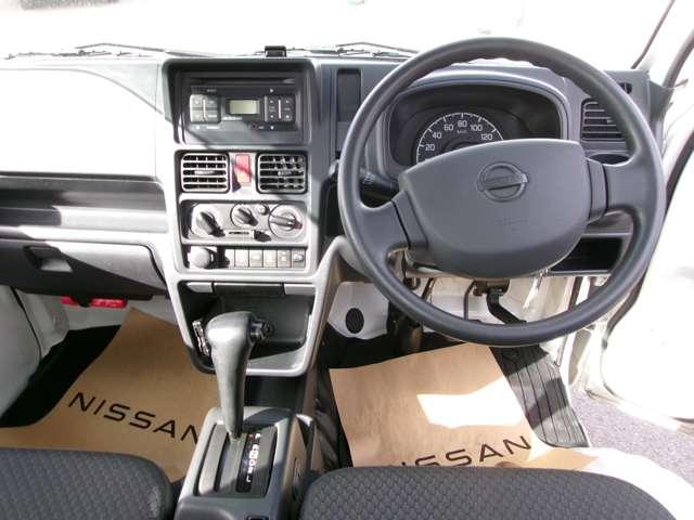 NT100クリッパートラック 660 GX 4WD エマージェンシーブレーキ 衝突軽減システム ETC付き 切替4WD パワーウインド キーレスエントリー AC パワーステアリング エアバッグ ABS 寒冷地仕様 助手席エアバック(3枚目)