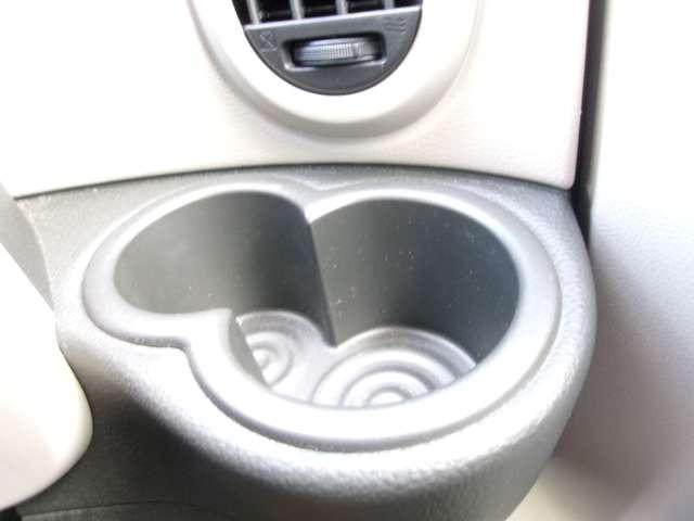 �J�b�v�z���_�[�B�Ⴞ��܌^������A�y�b�g�{�g����u���ď������ƂȂ�ɒu�����Ƃ��ł��܂��I�܂��A�����t���̃^���u���[�ɂ��Ή��I