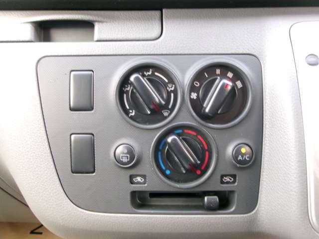 ＮＶ３５０キャラバンバン ２．５　ＤＸ　ロングボディ　ディーゼルターボ　エマージェンシーブレーキ　衝突軽減ブレーキ　エアバック　パワーウインドウ　エアコン　ワイヤレスキー　ＰＳ　ＥＴＣ付き　ＡＢＳ　盗難防止装置（7枚目）