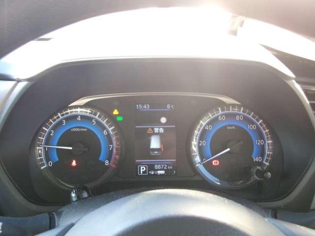 ���[�^�[�����ɁA�l�X�Ȏԗ�����\�����Ă����A�f�B�X�v���C�����Ă��܂��B