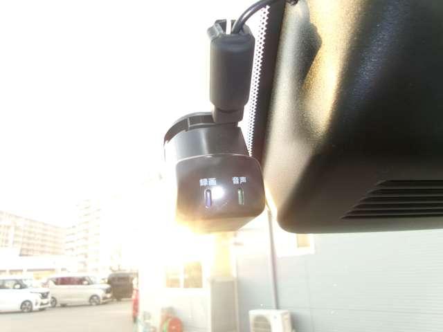 ノート １．２　Ｘ　メモリーナビＴＶ　リアカメラ　衝突被害軽減ブレ－キ　全方位カメラ　ＥＴＣ付　ＬＥＤヘッドライト　レーンアシスト　インテリジェントキー　ワンオーナー　ドラレコ　アイドリングストップ　盗難防止システム　ワンセグＴＶ　ＡＢＳ（7枚目）