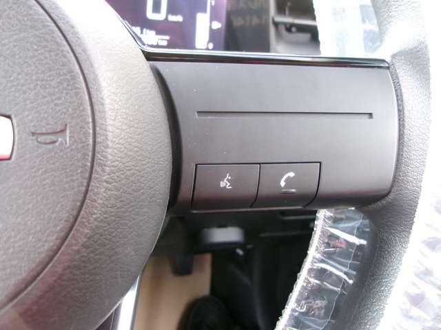 ノート １．２　Ｘ　メモリーナビＴＶ　リアカメラ　衝突被害軽減ブレ－キ　全方位カメラ　ＥＴＣ付　ＬＥＤヘッドライト　レーンアシスト　インテリジェントキー　ワンオーナー　ドラレコ　アイドリングストップ　盗難防止システム　ワンセグＴＶ　ＡＢＳ（13枚目）