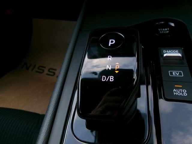 ノート １．２　Ｘ　メモリーナビＴＶ　リアカメラ　衝突被害軽減ブレ－キ　全方位カメラ　ＥＴＣ付　ＬＥＤヘッドライト　レーンアシスト　インテリジェントキー　ワンオーナー　ドラレコ　アイドリングストップ　盗難防止システム　ワンセグＴＶ　ＡＢＳ（14枚目）