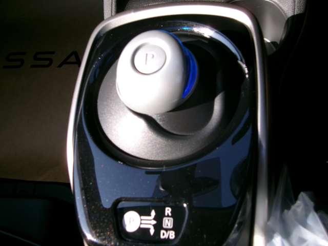 ノート １．２　ｅ－ＰＯＷＥＲ　Ｘ　メモリーナビＴＶ　３６０°カメラ　Ｒカメラ　運転席助手席エアバック　レーンキープ　ＡＵＴＯエアコン　１オーナー　盗難防止システム　ナビＴＶ　ＡＷ　サイドカメラ　運転席エアバッグ　キーレスエントリー　ドラレコ　パワステ（12枚目）