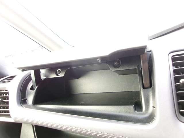 セレナ １．２　ｅ－ＰＯＷＥＲ　ハイウェイスター　Ｖ　メモリーナビＴＶ　ＭＭ５２１Ｄ－Ｌ　スマートキープッシュスタート　左右パワースライドドア　エマージェンシーＢ　助手席エアバッグ　ＡＷ　ワンオーナー車　３列シート　ＥＴＣ車載器　ウォークスルー　ＬＫＡ（22枚目）