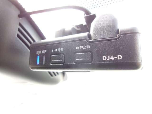 ���Y�����h���C�u���R�[�_�[�������B�h���C�u���̌i�F�Ȃǂ��^��ł��܂��B