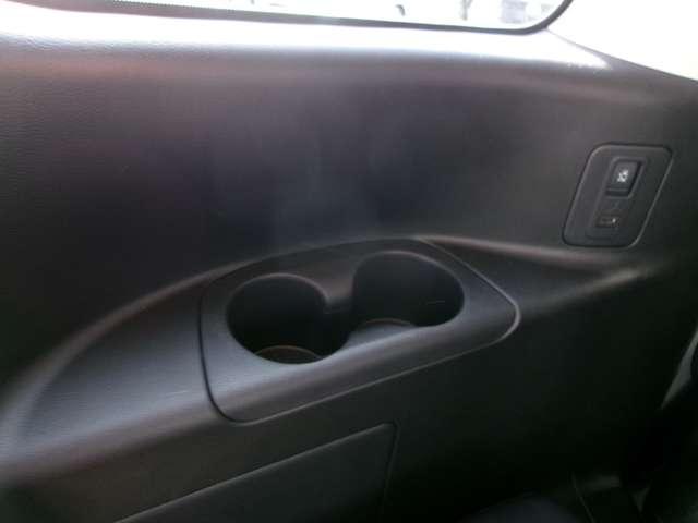 ��ȃg�����ɁA�h�����N�z���_�[�����Ă܂��B