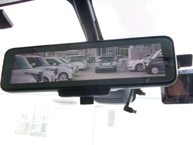 �X�}�[�g�E���[���~���[�B���[���~���[�ɁA�����J�����̎ԗ�����f����\���B���E���̐V�Z�p�ŁA�ו���l�Ō����Â炩����������E���N���A�ɁI