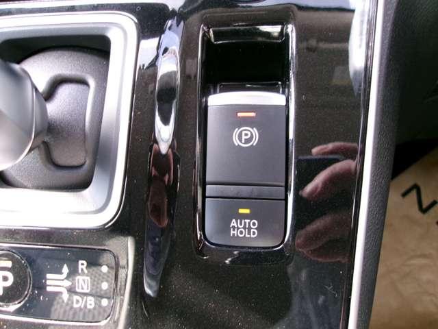 �d���p�[�L���O�u���[�L�ƐM���҂��̊ԂȂǂ̒�~���Ƀu���[�L�y�_�����瑫�𗣂��Ă��A���̂܂ܒ�~�������Ă����̂��A�u�I�[�g�u���[�L�z�[���h�@�\�v�B