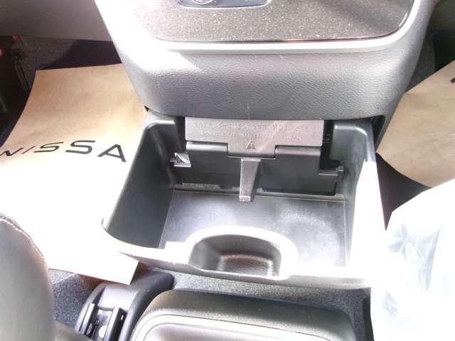 �����o���^�C�v�̃J�b�v�z���_�[����������Ă��܂��B�g��Ȃ��Ƃ��̓X�b�L���Ǝ��[�ł��܂��B