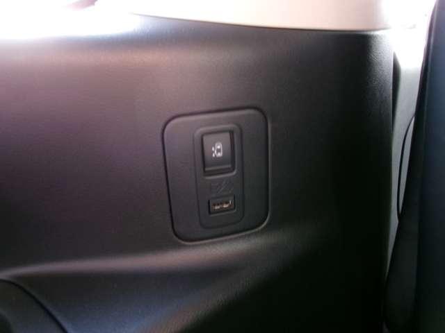 �T�[�h�V�[�g�ɂ��t�r�a�d�������E�ɂ���܂��B�܂�����ȑ��̃X���C�h�h�A�̊J���s����悤�ɂȂ��Ă���܂��B