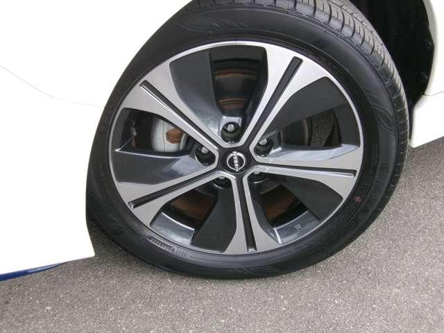 �����̃A���~�z�C�[���ŁA�������A�΂����肫�܂��Ă��܂��B