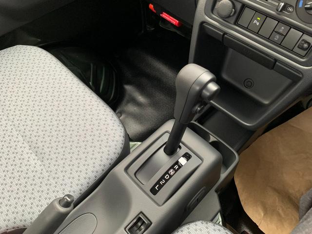 キャリイトラック ＫＣエアコン・パワステ　届出済未使用車　５年１０万ｋｍ全国スズキメーカー保証付き　２ＷＤ　４ＡＴ　キーレス　パワーウインド　リアパーキングセンサー　ＡＭＦＭラジオ　オートライト　アイドリングストップ（22枚目）