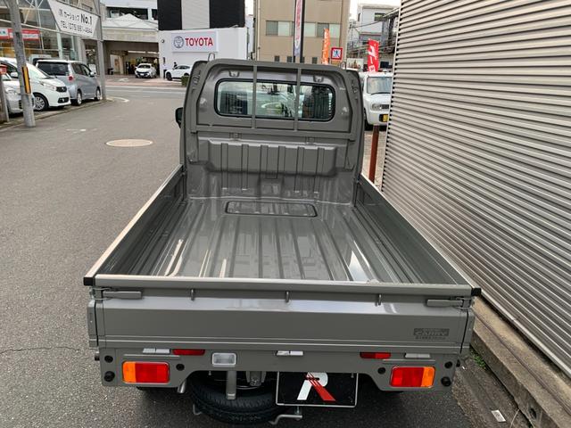 キャリイトラック ＫＣエアコン・パワステ　届出済未使用車　５年１０万ｋｍ全国スズキメーカー保証付き　２ＷＤ　４ＡＴ　キーレス　パワーウインド　リアパーキングセンサー　ＡＭＦＭラジオ　オートライト　アイドリングストップ（10枚目）