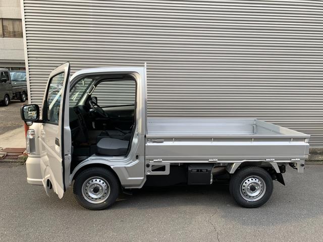 キャリイトラック ＫＣエアコン・パワステ　届出済未使用車　５年１０万ｋｍ全国スズキメーカー保証付き　４ＷＤ　５ＭＴ　キーレス　パワーウインド　リアパーキングセンサー　ＡＭＦＭラジオ　オートライト　アイドリングストップ（11枚目）