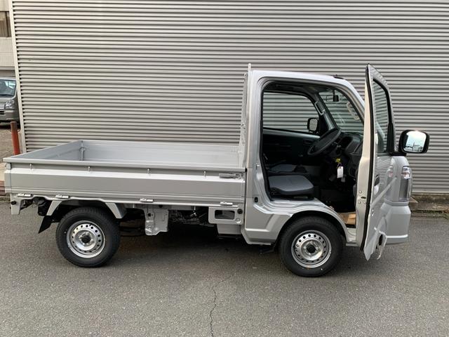 キャリイトラック ＫＣエアコン・パワステ　届出済未使用車　５年１０万ｋｍ全国スズキメーカー保証付き　４ＷＤ　５ＭＴ　キーレス　パワーウインド　リアパーキングセンサー　ＡＭＦＭラジオ　オートライト　アイドリングストップ（29枚目）