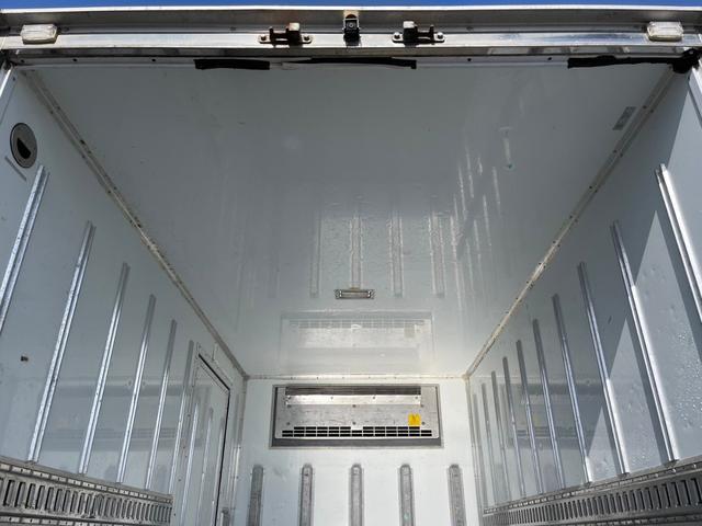 キャンター 　三菱ふそう　冷蔵冷凍車　　－５℃中温設定　１０尺ボディ　スタンバイ機能　左サイド扉　５トン限定　準中型免許　東プレ　１．５トン積載　４Ｐ１０　１１０馬力ターボ　小型（18枚目）
