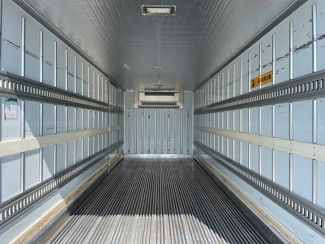 フォワード 　Ｈ２６年式　いすゞ　冷蔵冷凍車ＰＧ　格納式パワーゲート　キーストンフロア　－３０℃低温設定　４ｔ　中型　冷凍バン　中古トラック（18枚目）