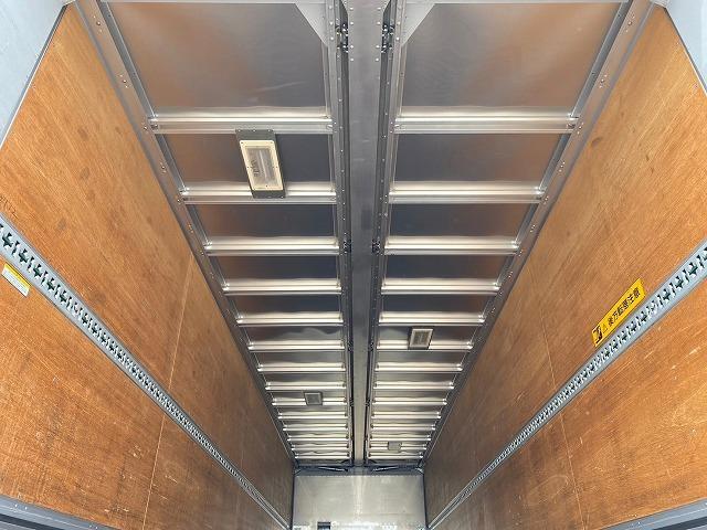 クオン 　Ｈ２６年式　ＵＤトラックス　アルミウイング　４軸低床２デフ　後輪エアサス　ハイルーフ　エアローラー　エアジョロダー　１０ｔ　２５ｔ　大型　中古トラック（21枚目）